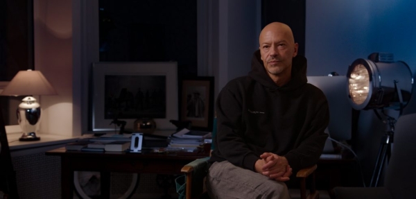 Время абсолютной свободы и беспредела: премьера документального сериала «Нулевые» Сергея Минаева